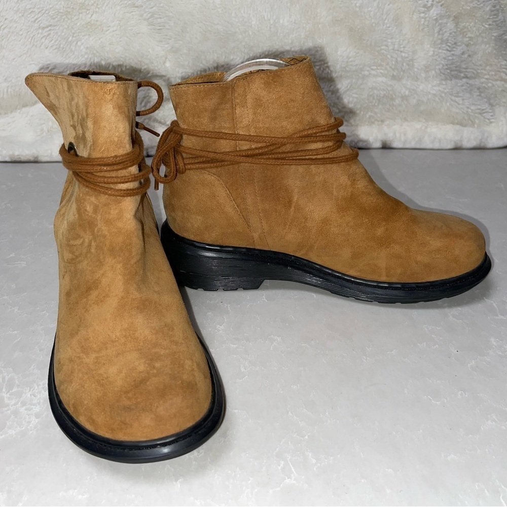 Dr. Martens Shelby High Tie Chukka Boot - Picture 2 of 9